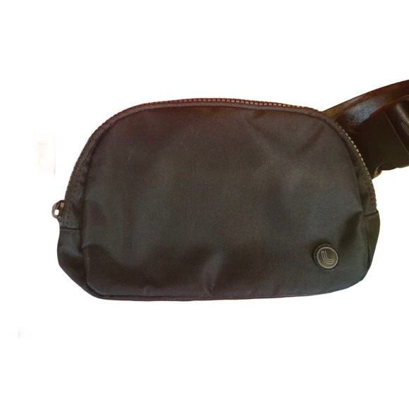 LOLE Unisex Fanny Pack Belt Bag Adjustable Crossbody Waist Bag Black - Picture 2 of 6